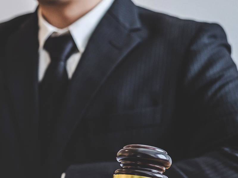 未领证生育，孩子归属的复杂考量——上海婚姻律师视角剖析